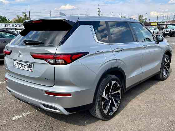 Mitsubishi Outlander 7 мест полная комплектация 2022 год полный привод 2.5 бензин 14 тыс км пробег Донецк