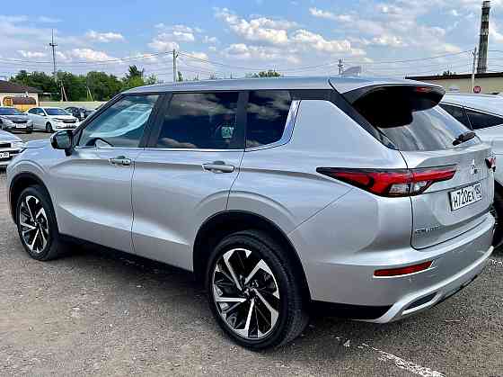 Mitsubishi Outlander 7 мест полная комплектация 2022 год полный привод 2.5 бензин 14 тыс км пробег Донецк