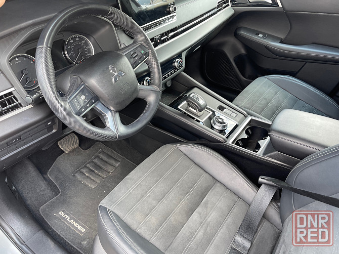 Mitsubishi Outlander 7 мест полная комплектация 2022 год полный привод 2.5 бензин 14 тыс км пробег Донецк - изображение 8
