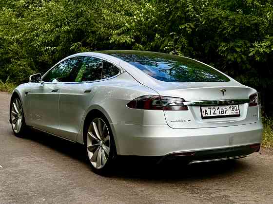 Tesla Model S P85 Донецк