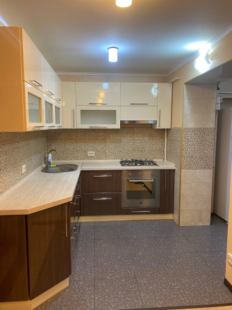 Почасово/посуточно 2х ком.кв.в центре Макеевки Макеевка