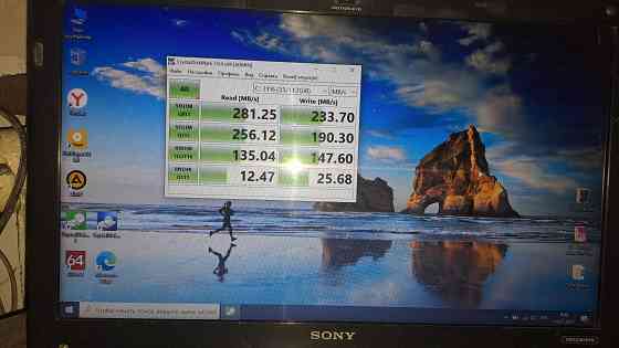 Продам ноутбук Sony VAIO VPC-CW1S1R . 14" в отличном состоянии . Донецк