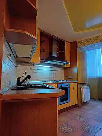Продам 4-х комнатную квартиру в центре, дом кирпичный, ул. 50-летия ссср Донецк