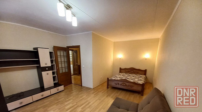 Сдаю однокомнатную квартиру 41.0 м² этаж 2/9 город Донецк, Калининский район, улица Донецк - изображение 1
