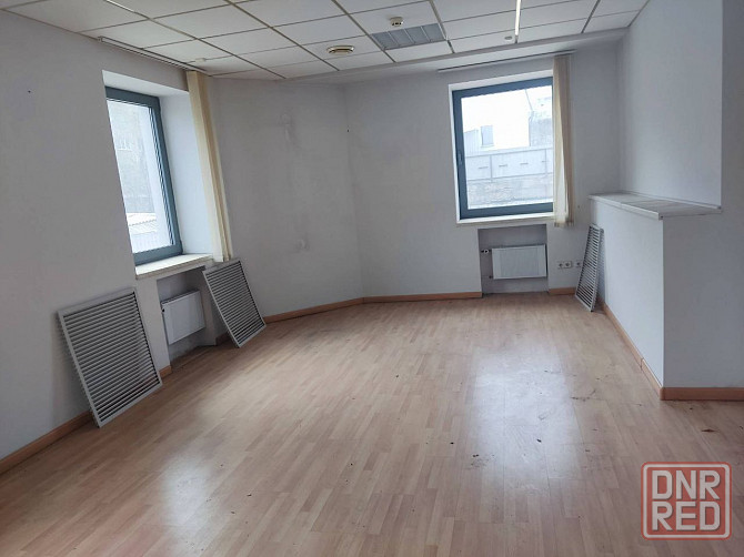 Сдается в аренду хороший офис на пр.Мира Площадь 400 кв.м. Первый этаж. Отдельный вход. Донецк - изображение 4