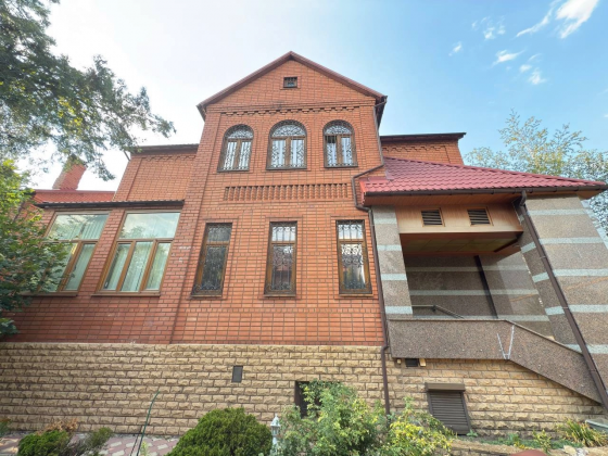 Продажа 3х этажного особняка в Центре Донецка Донецк