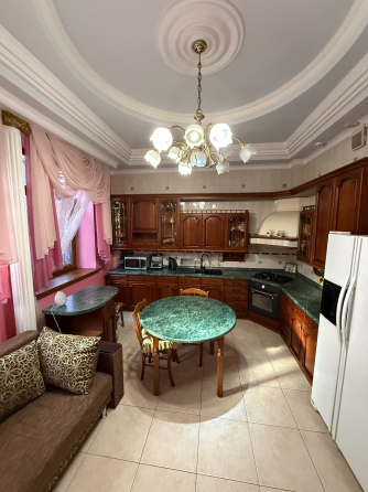 Продажа 3х этажного особняка в Центре Донецка Донецк
