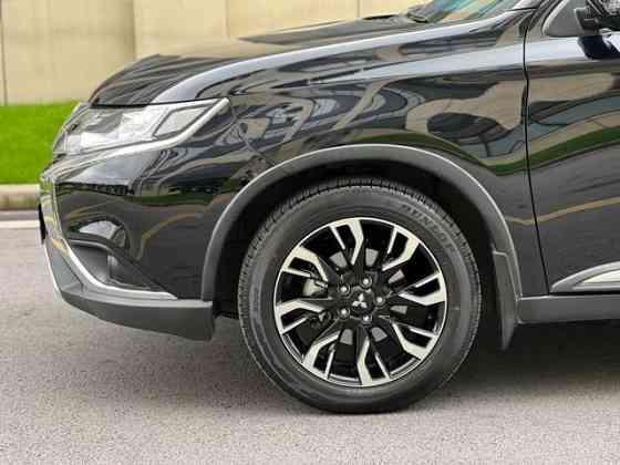 Mitsubishi Outlander 2021 2.0 Донецк