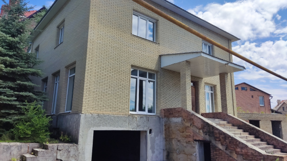 Продам дом площадью 407,7кв.м в коттеджном поселке в Киевском р-не г. Донецка возле донецк-Сити Донецк