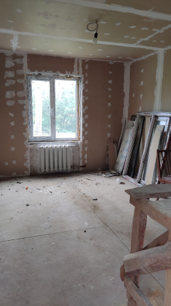 Продам 4комнатную квартиру ул. Ревякина (Текстильщик) в Петровском р-не г. Донецка Донецк
