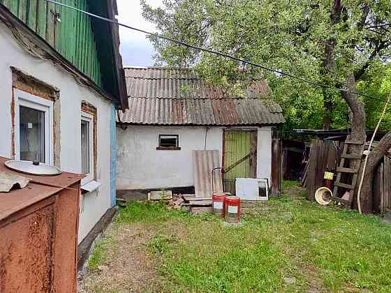 Дом общая площадь дома 43 кв м, саман, состоит из 2 жилых комнат Макеевка