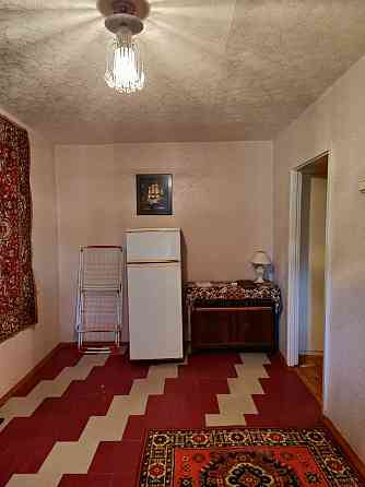 продам 2 ком кв в центре р-н маг. Июнь Харцызск