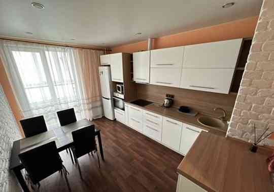 Сдаю однокомнатную квартиру 38.0 м² этаж 7/9, вода стабильно по графику, напор всегда хороший Донецк
