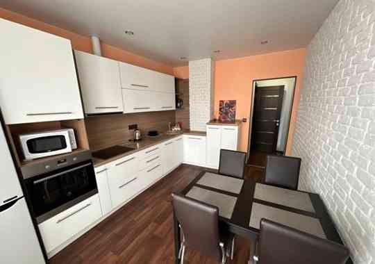 Сдаю однокомнатную квартиру 38.0 м² этаж 7/9, вода стабильно по графику, напор всегда хороший Донецк