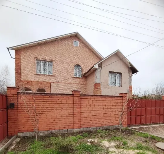 Продаётся большой, добротный трёхуровневый дом Мариуполь