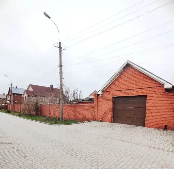 Продаётся большой, добротный трёхуровневый дом Мариуполь