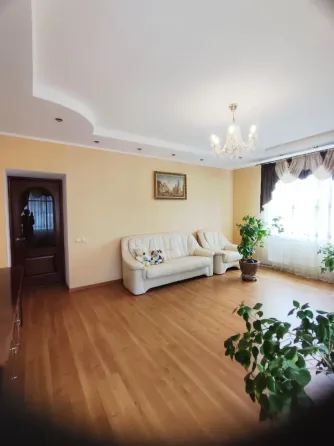 Продаётся большой, добротный трёхуровневый дом Мариуполь