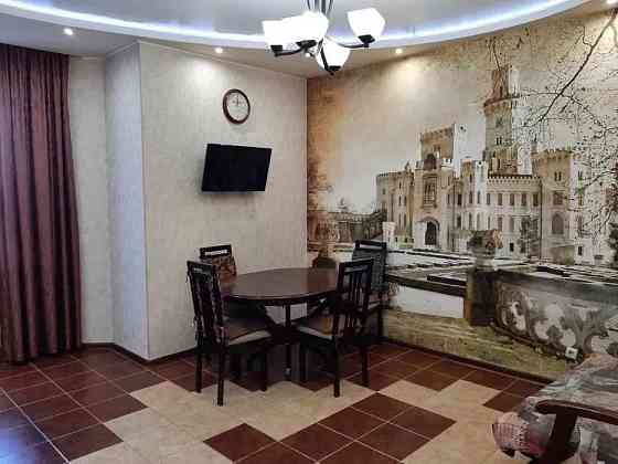 Сдам трехкомнатную квартиру на Лунина Мариуполь