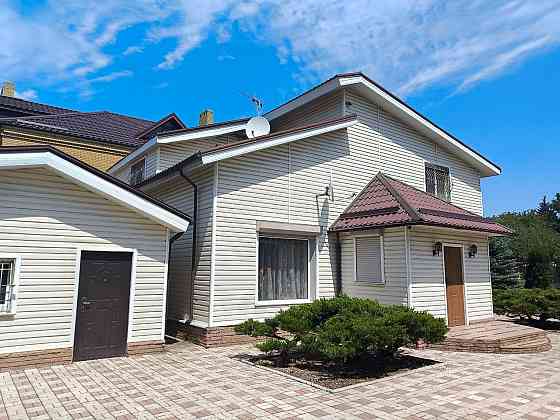 Продам Дом в Калининском р-не ул. Ульриха. ГосАкт 8 соток.Газ.Гараж на два авто. Два санузла. Донецк