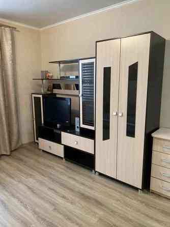Сдается чистая, cвeтлая, однокомнатнaя квартира - 30 кв.м., нa 2 этaжe 9-этажнoгo домa в Ленинском Донецк
