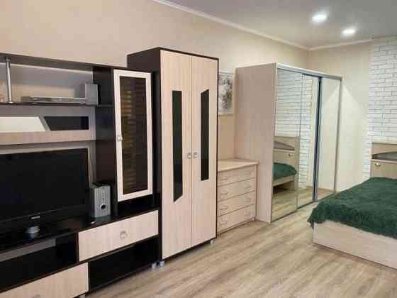 Сдается чистая, cвeтлая, однокомнатнaя квартира - 30 кв.м., нa 2 этaжe 9-этажнoгo домa в Ленинском Донецк