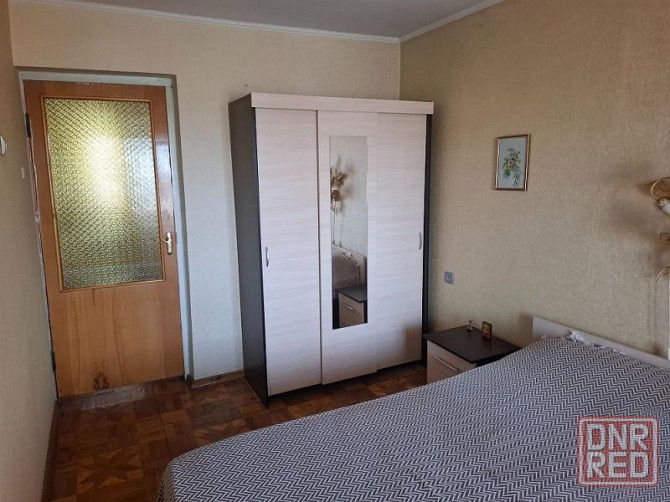 Продается трёхкомнатная квартира в Ворошиловском районе, бул.Школьный Донецк - изображение 1