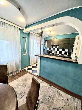 Продается 3 к квартира Морской бульвар .Вид на море. Мариуполь