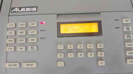 секвенсер ALESIS MMT8 и ритм машинка ALESIS HR-16 Донецк