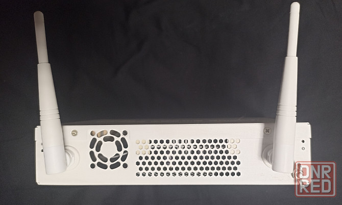 MikroTik Коммутатор CRS109-8G-1S-2HnD-IN Донецк - изображение 4