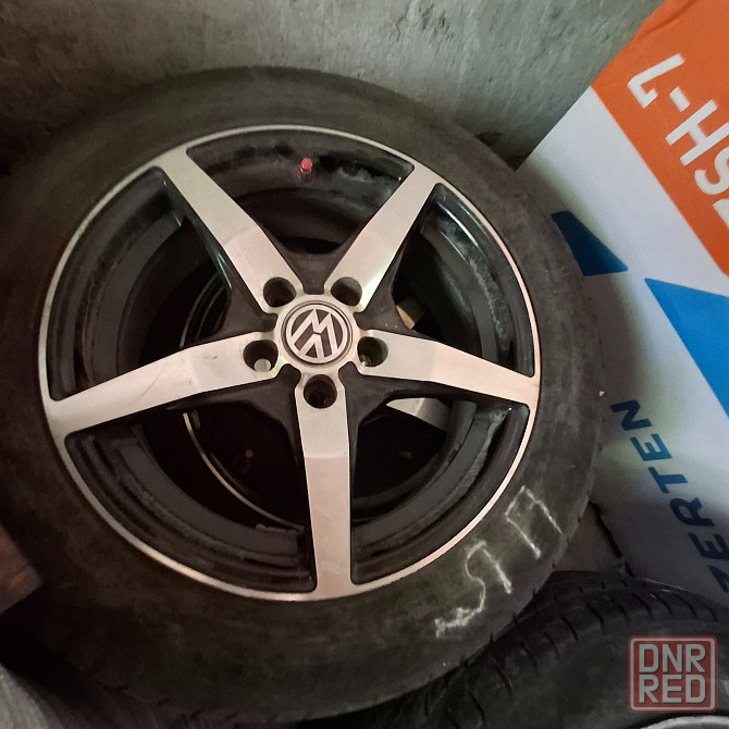 Продам 4 диска с резиной r 15 VW Макеевка - изображение 1