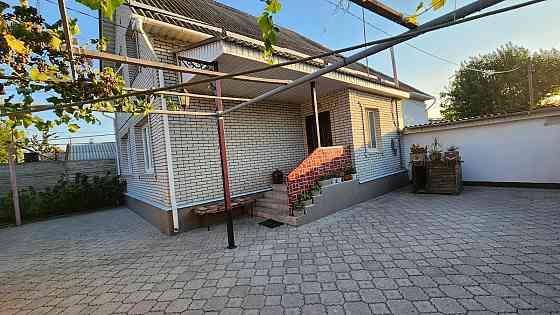 Продам 2-этажный газифицированный дом в центре. Макеевка