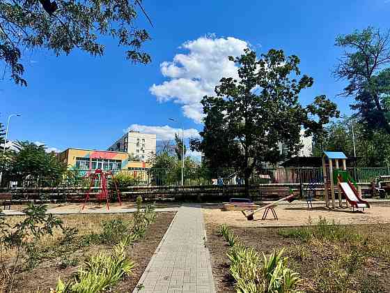 Продаётся просторная трёхкомнатная квартира в самом центре города Мариуполь