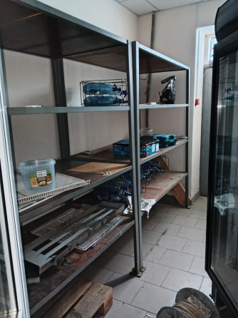 Продается магазин г. Ждановка с оборудованием и холодильниками, все в рабочем состоянии Ждановка