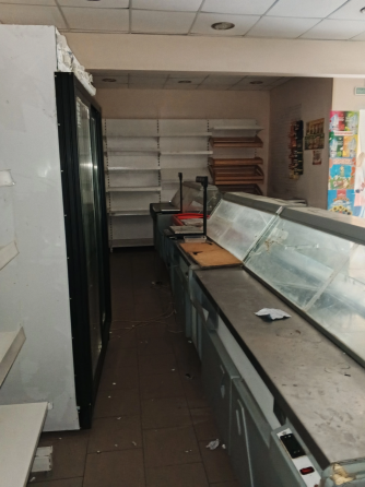 Продается магазин г. Ждановка с оборудованием и холодильниками, все в рабочем состоянии Ждановка