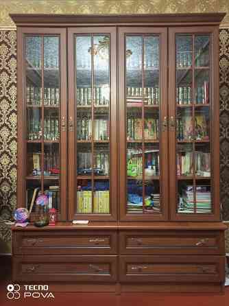 Продам шкаф книжный в отличном состоянии Макеевка