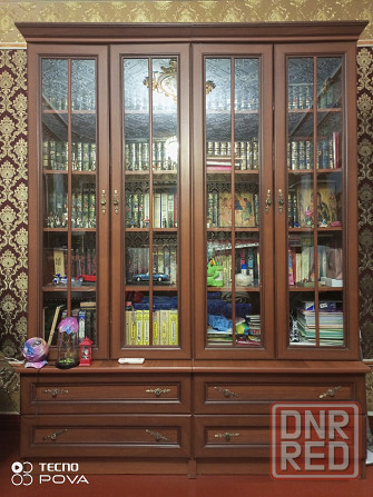 Продам шкаф книжный в отличном состоянии Макеевка - изображение 1