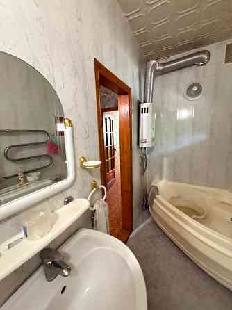 4-х комнатная , сталинка , дом кирпичный , 97м 2 Макеевка