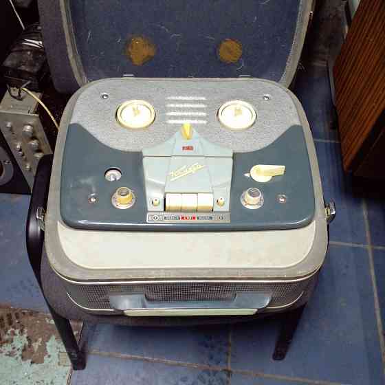 продам магнитолу Горловка