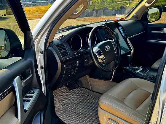 Toyota Land Cruiser 200 2010 года выпуска Донецк
