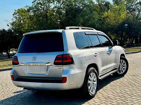 Toyota Land Cruiser 200 2010 года выпуска Донецк