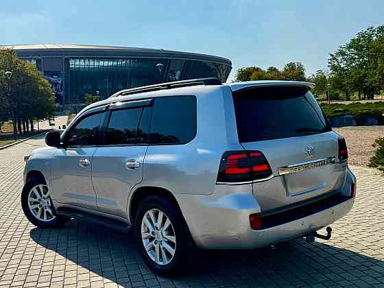 Toyota Land Cruiser 200 2010 года выпуска Донецк