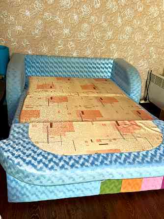 Продаю диван малютку Донецк