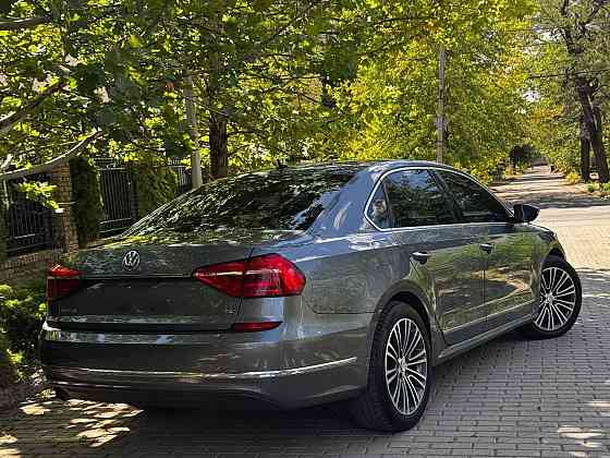 продам volkswagen passat b7 2015 года! Донецк