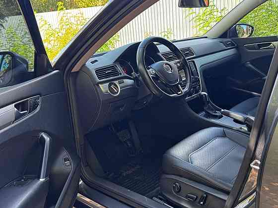 продам volkswagen passat b7 2015 года! Донецк
