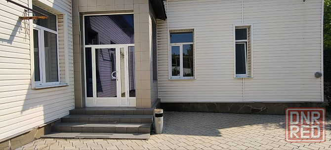 продам здание с офисными помещениями в центре Макеевки Макеевка - изображение 1