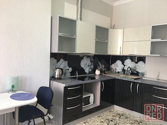 сдам отличную квартиру новострой Донецк - изображение 1