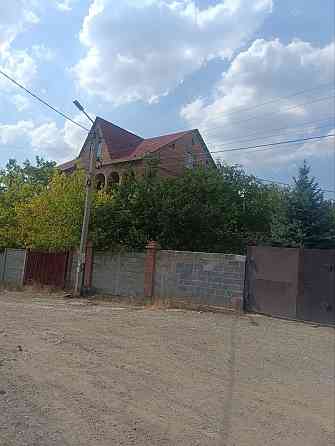 Продается 3 - х этажный дом, площадь Бакинских Комиссаров Донецк
