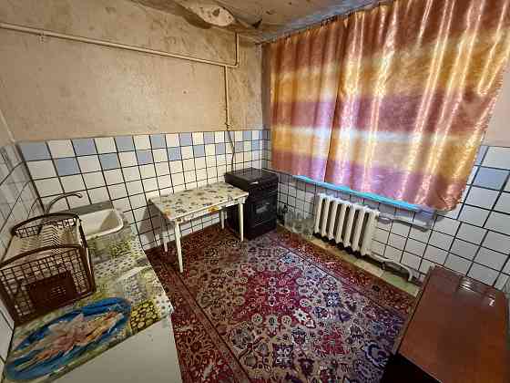 Продам 2-х ком. кв., 1/9 эт., 52 м.кв. - Макеевка, квл. Железнодорожный, 53 школа Макеевка