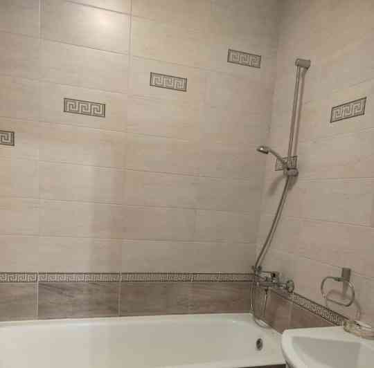 Сдаю в аренду трехкомнатную квартиру в Калининском районе, около Мотеля Донецк