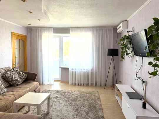 Сдам отличную 3-комнатную квартиру Буденовский район (м-н Цветочный) Донецк